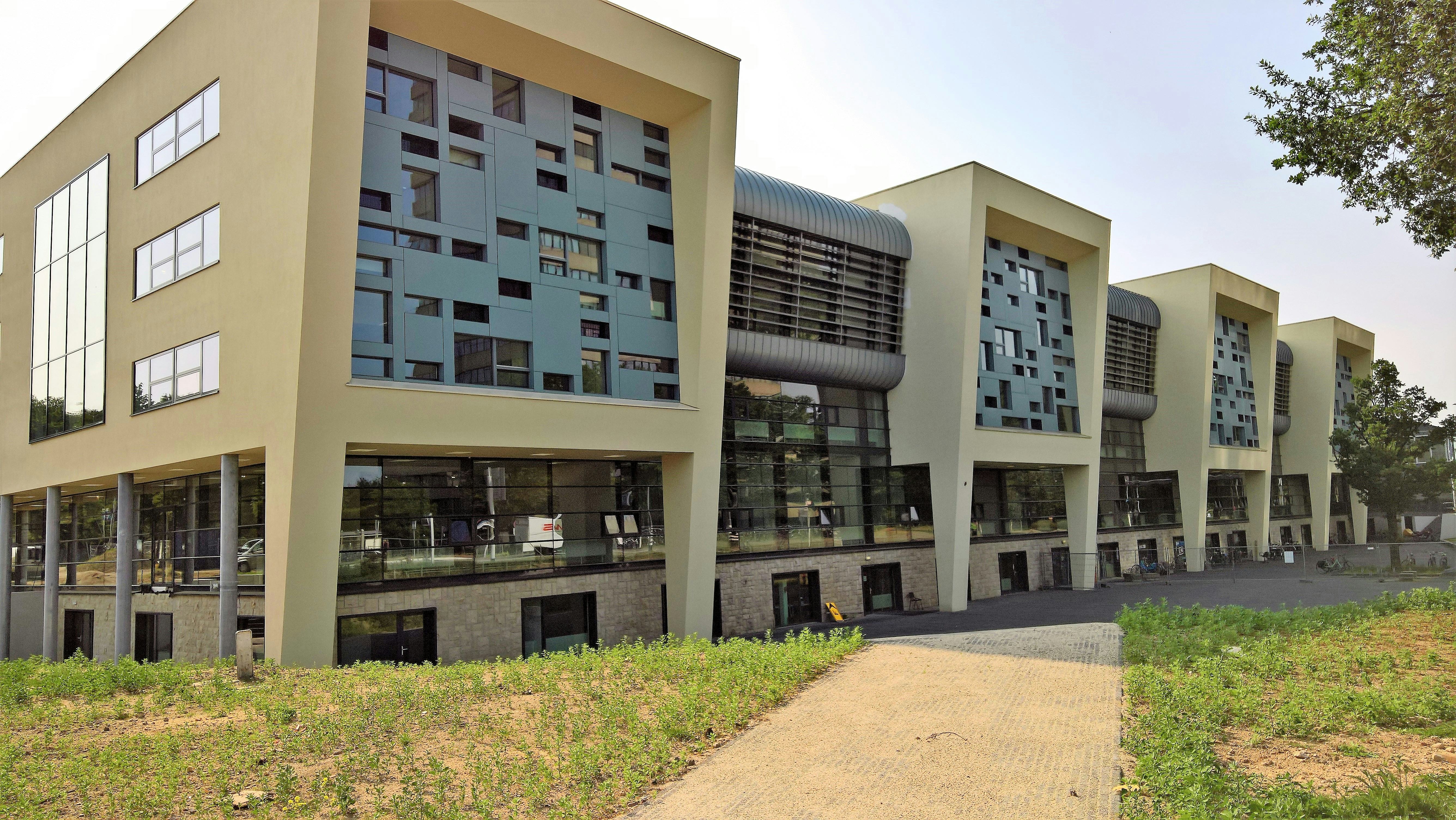 De nieuwe gebruiker heeft andere wensen en heeft vooral meer ruimte nodig. Zo’n 5.300 vierkante meter extra is aangebouwd.