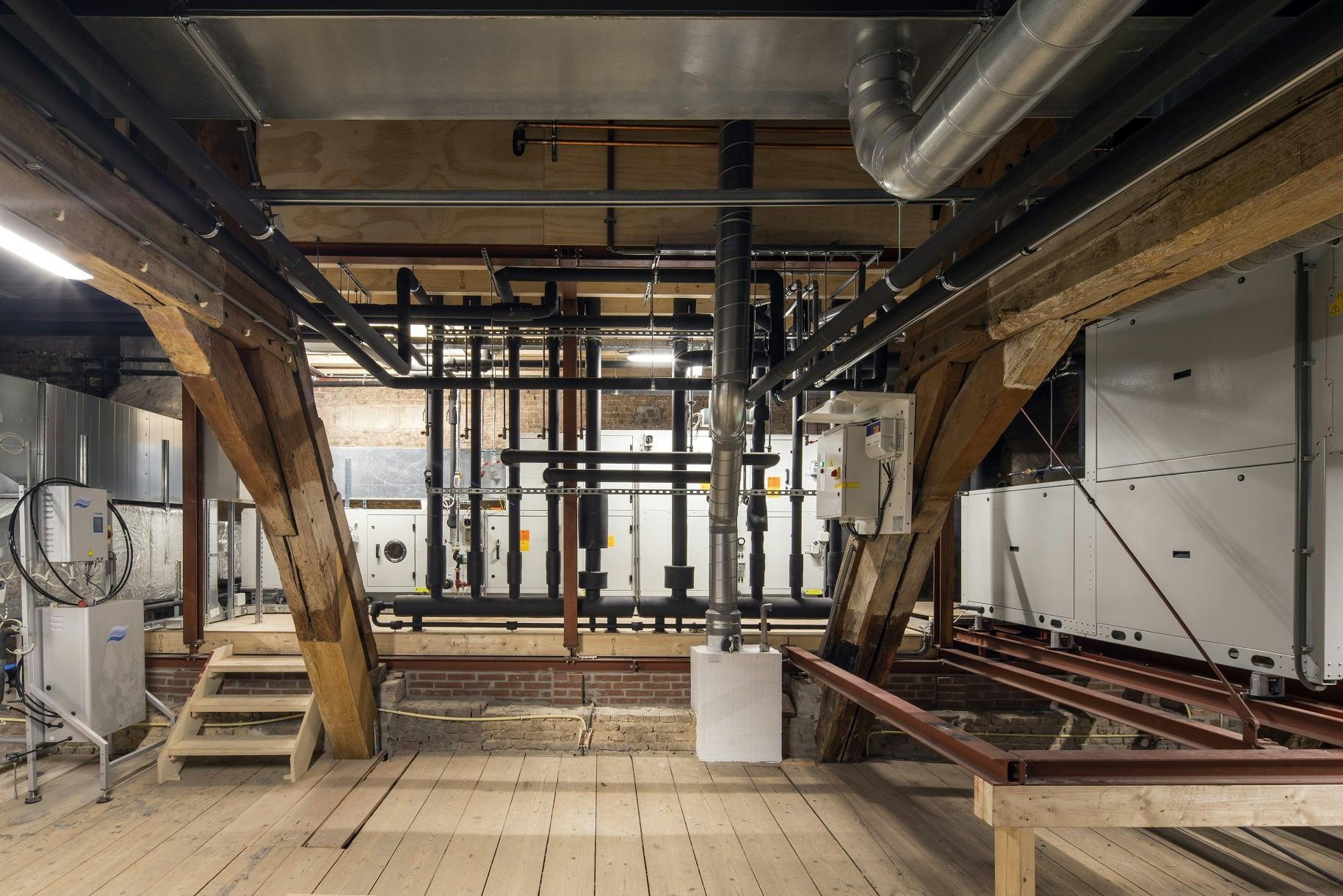 Technische ruimte op de zolder van het stadhuis van Maastricht.