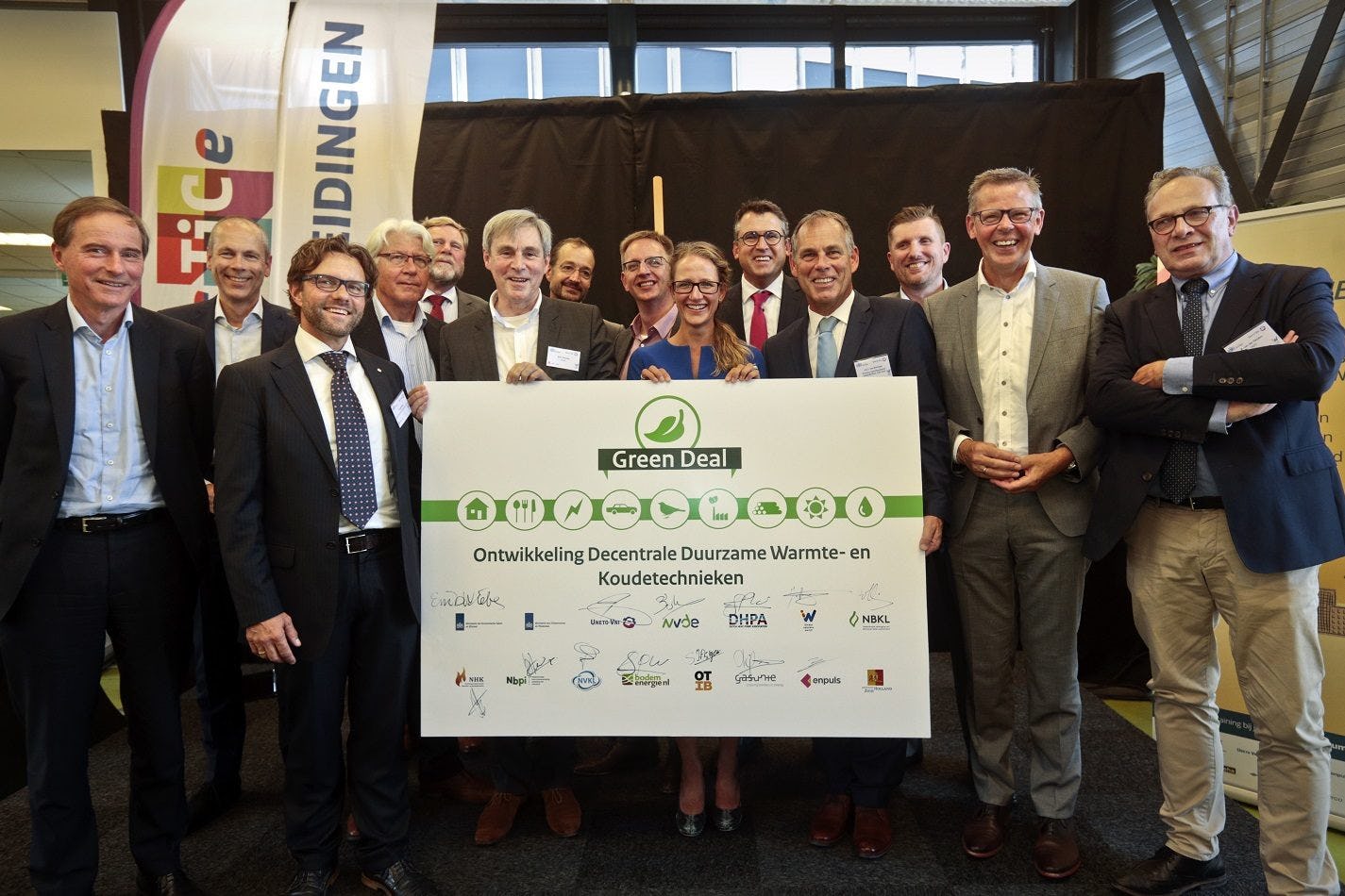 partners na ondertekening Green Deal, op alfa College Groningen, 4 sept 2018. waaronder minister Wiebes en Doekle Terpstra