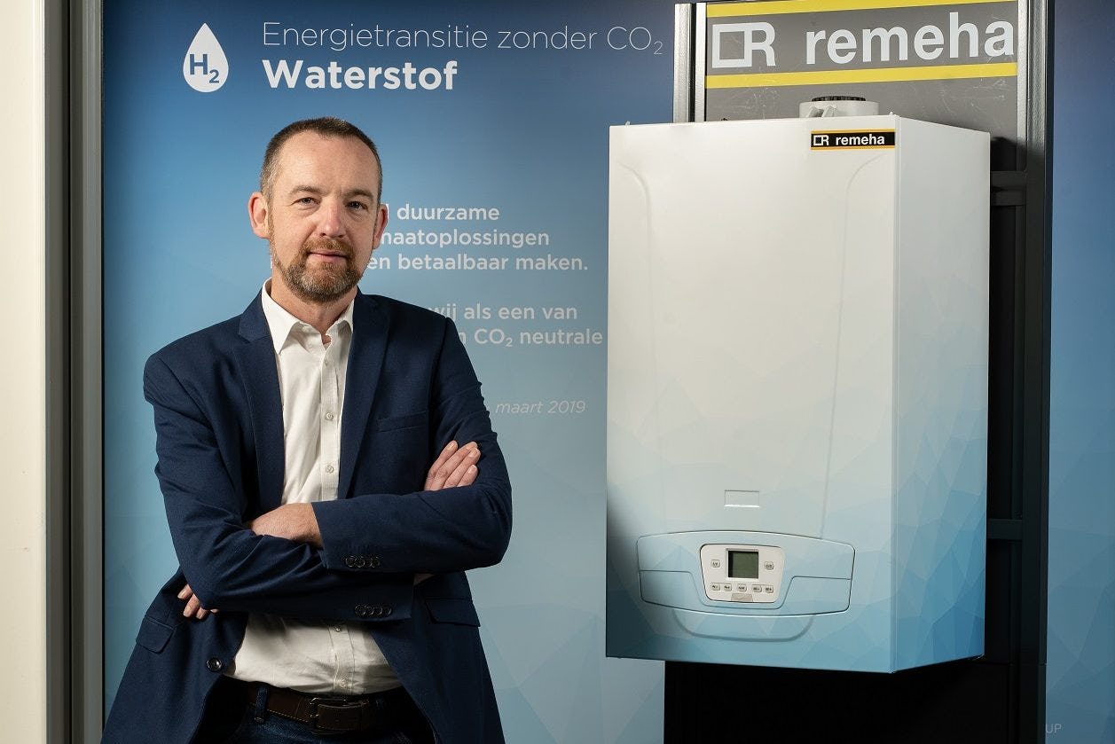 Marco Bijkerk, Manager Innovative Technologies van Remeha met de waterstofketel, winnaar van de publieksprijs.
