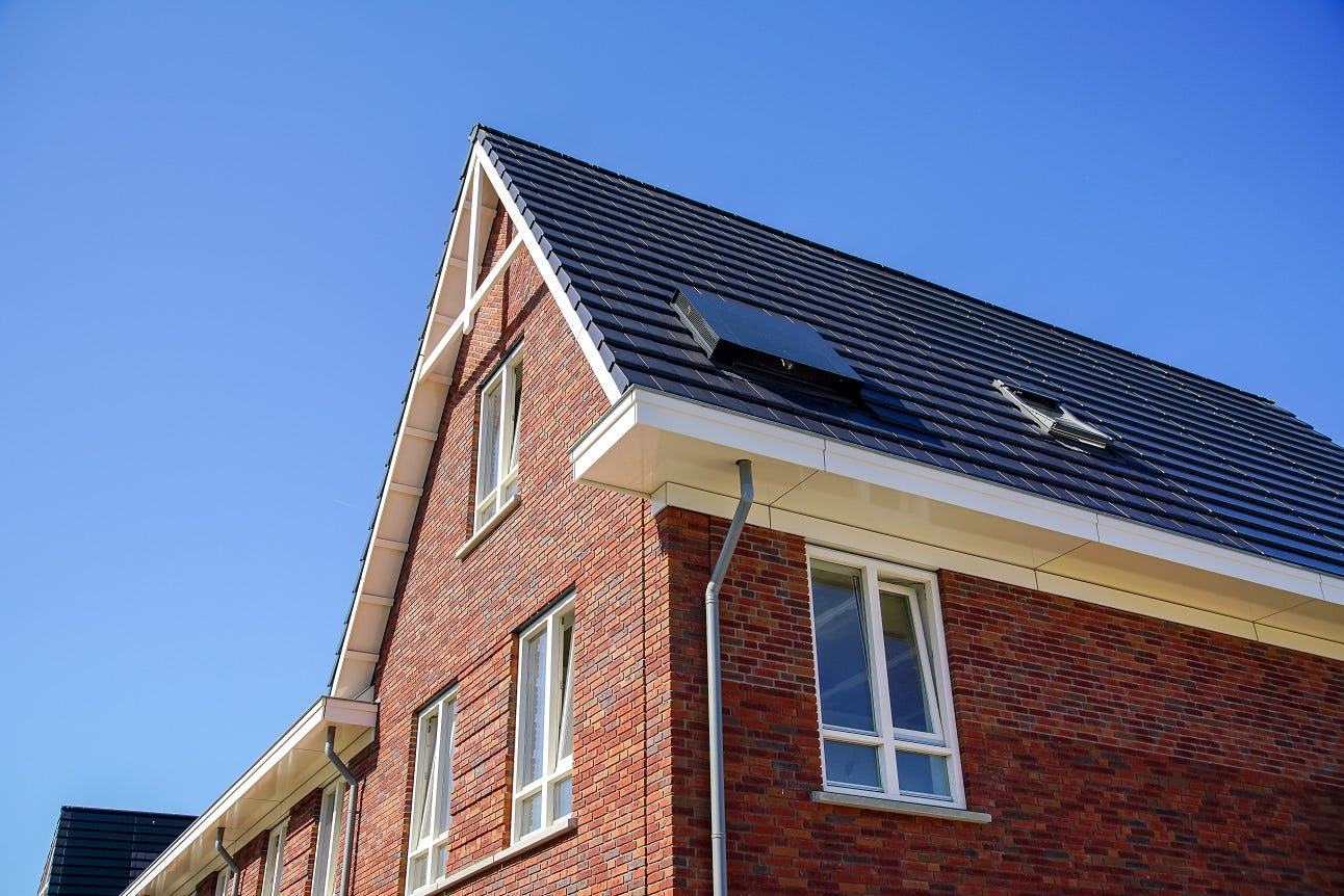 Als er behoefte is aan extra ventilatie in de Plusleven-woningen in Voorhout, gaat het Velux-dakvenster boven het trapvenster automatisch open.