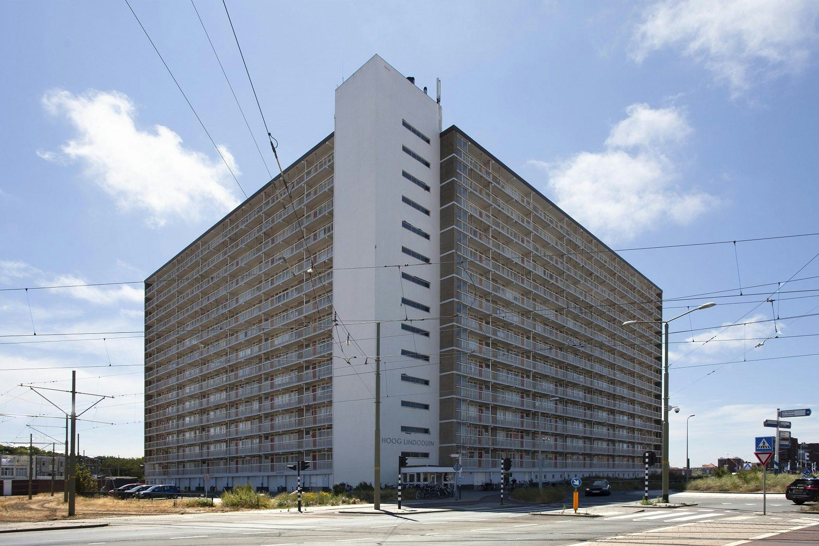 De jaren 60-flat Hoog Lindoduin in Scheveningen wordt ingrijpend gerenoveerd.