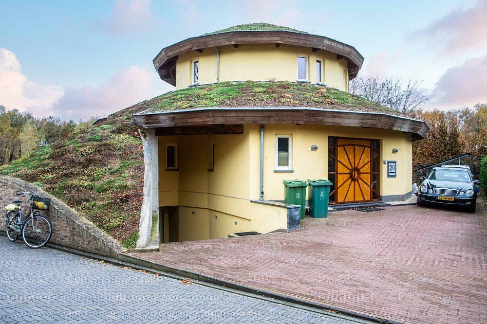 In 2012 begon Ronald Salters met de bouw van zijn strobalen woning, het Aardehuis, in het Brabantse Cuijk.
