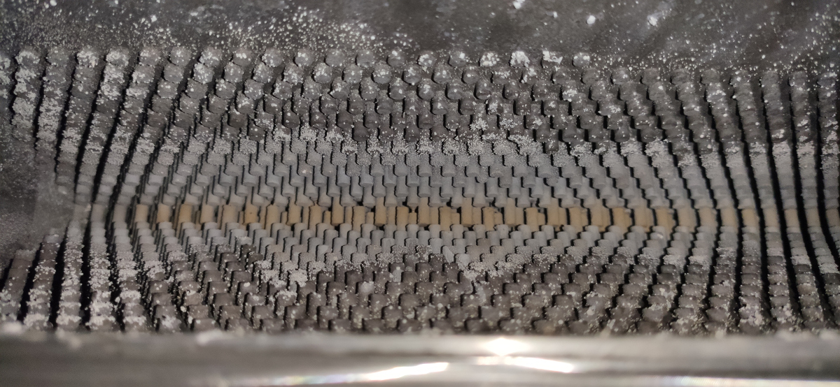 Zo ziet de warmtewisselaar van Remeha Calenta Ace er na 2,5 jaar uit. Het is verboden om de warmtewisselaar te reinigen. (Foto: Richard Mooi)