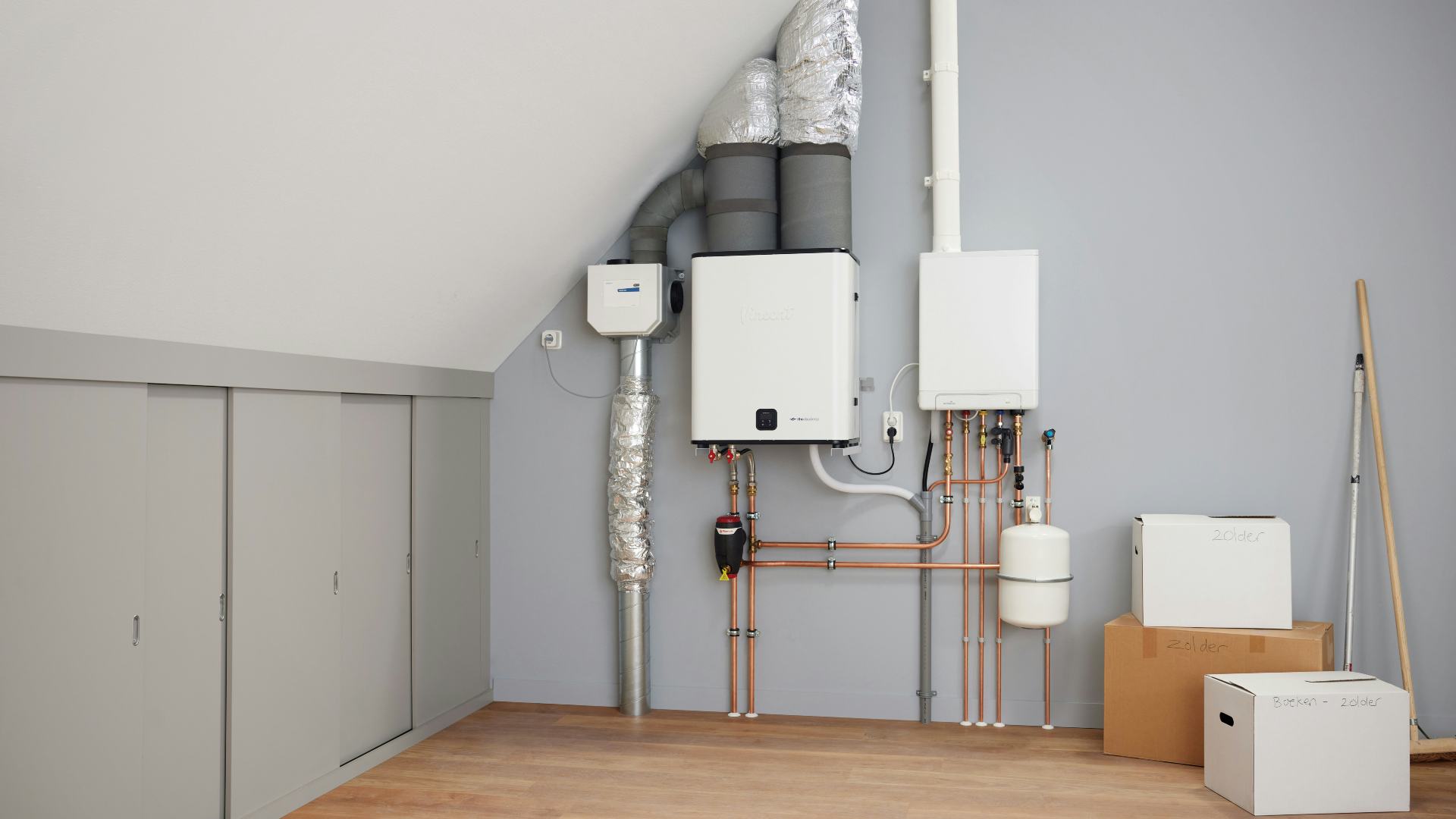 Opstelling met Vincent warmtepomp en Intergas cv-ketel, foto Itho Daalderop