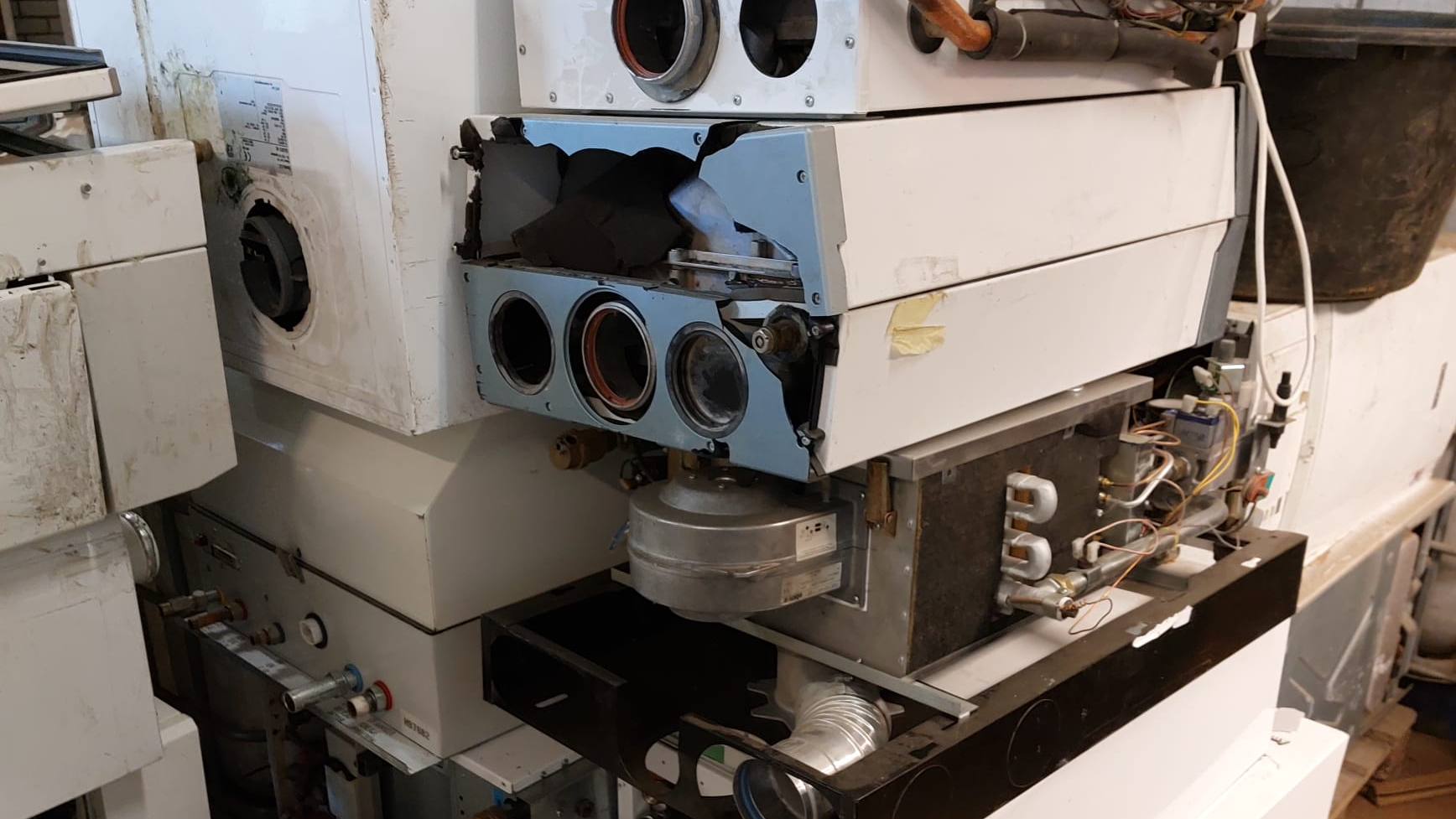 Ingezamelde cv-ketels voor recycling - foto Metaal Recycling Rijnmond