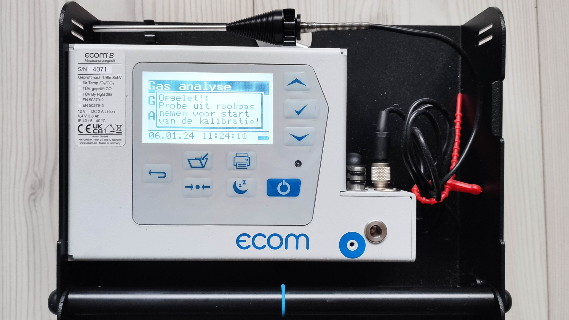 Rookgasanalyser Ecom B met opengeklapte behuizing, zonder slang