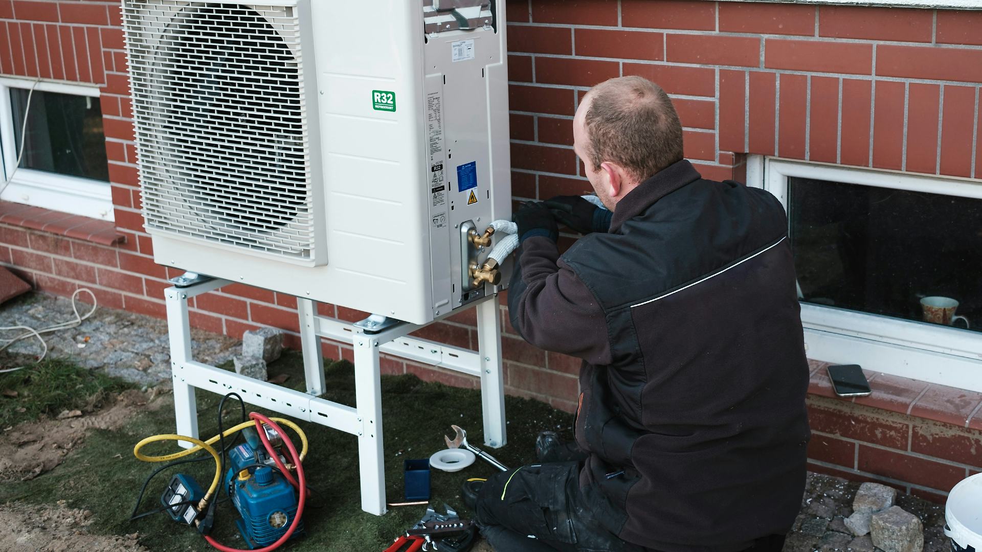 De prestaties en terugverdientijd van warmtepompen kunnen veel beter, als ze zorgvuldig worden geïnstalleerd, zegt Stijn Otten van HeatTransformers - beeld: Dziurek/Shutterstock.com