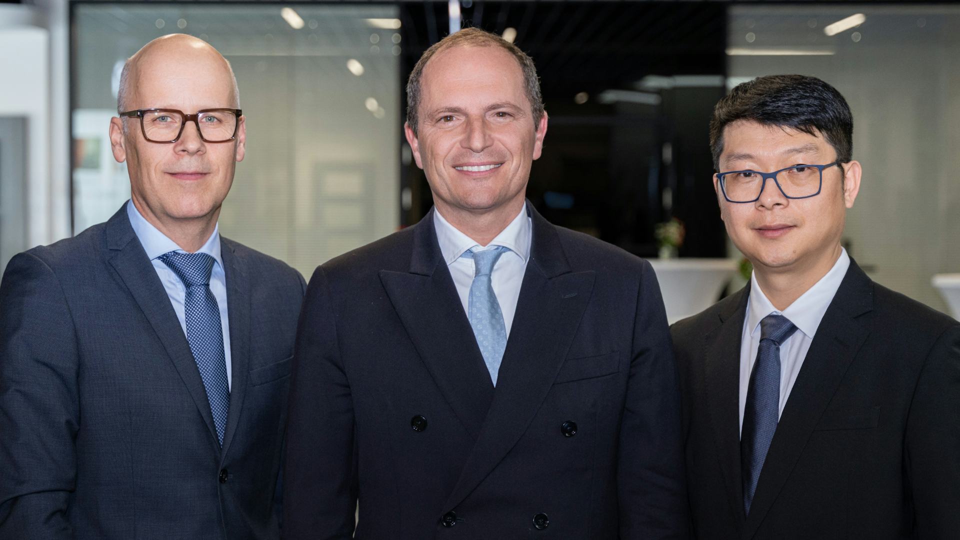 Stefano Bellò, president van MBT Climate, Alexander Kaiss, senior vice-president van MBT Climate en Kobe Peng, vice-president van MBT Climate