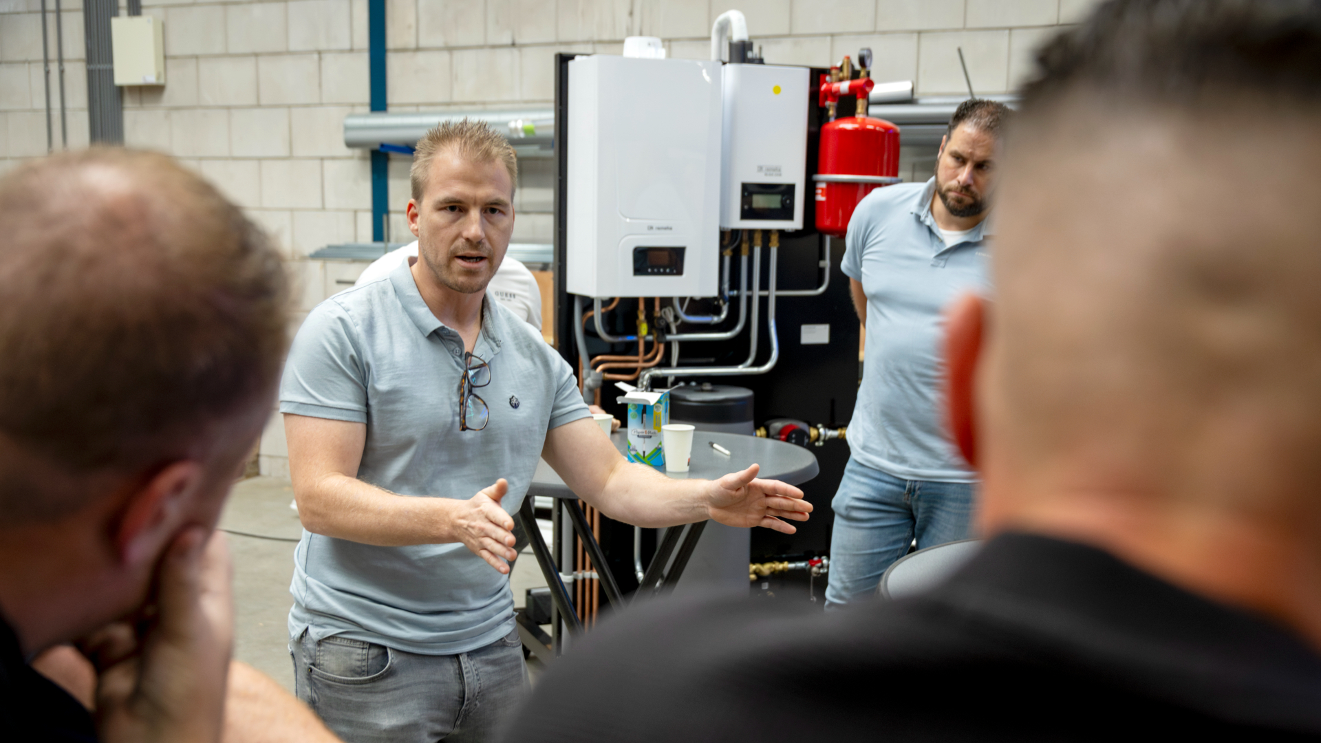 Monteurs vinden warmtepompen installeren uitdagend en afwisselend - beeld: TDI