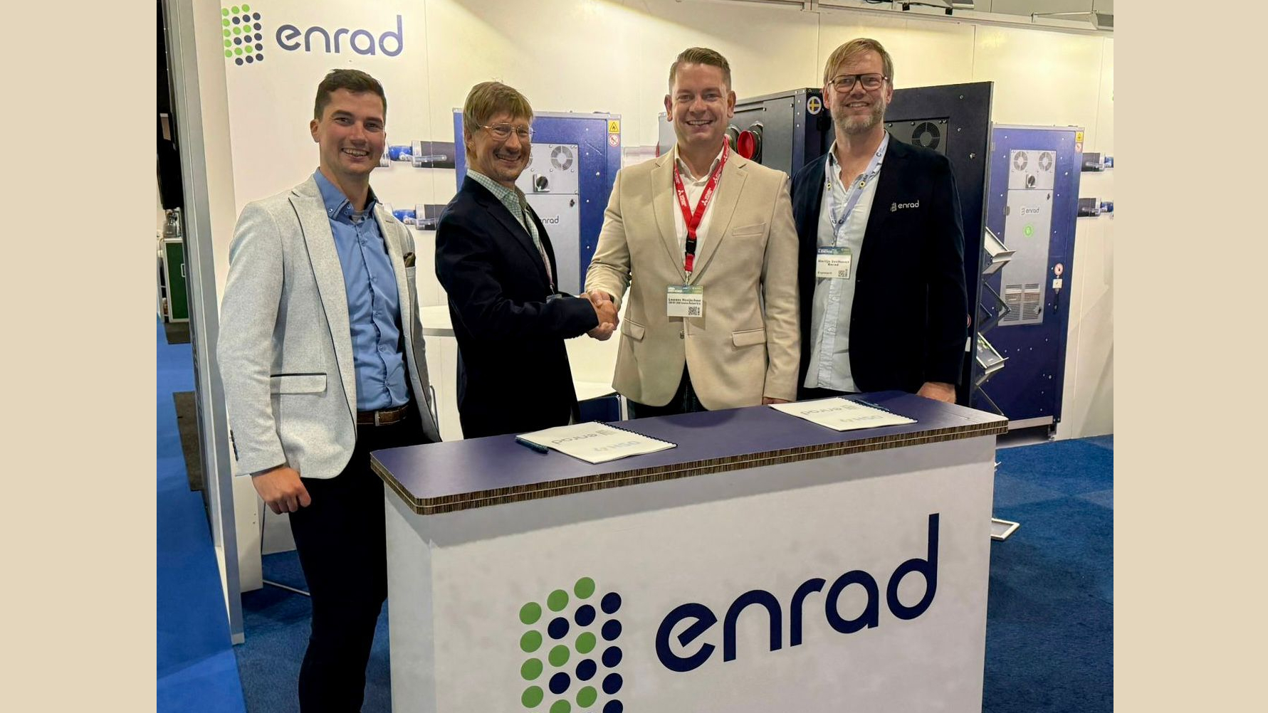 V.l.n.r. op de foto: Mark Welle (OSH), Sören Friss-Hansen (Enrad), Laurens Hooijschuur (OSH), Martijn Veldhoven (Enrad)