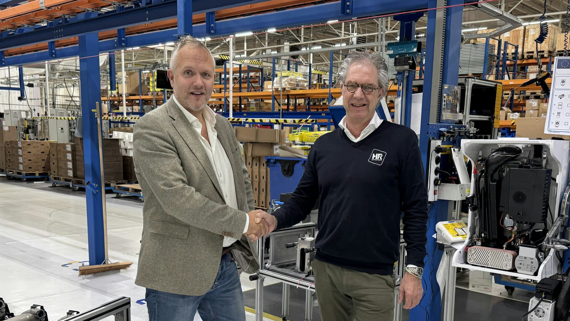 Menno Koopmans (Commercieel directeur Remeha Benelux & Gerhard van
Klaveren (Commercieel Adviseur bij HR Premium Parts) - beeld: Remeha