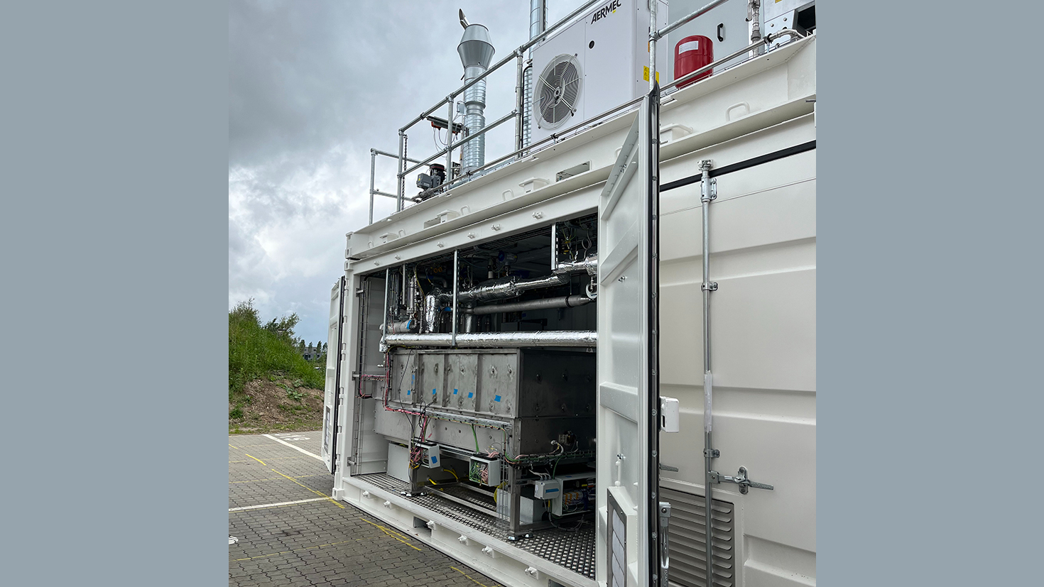 Een volledig gebouwde en operationele solid oxide elektrolyser die momenteel in Denemarken wordt getest voor fabrieksacceptatie.