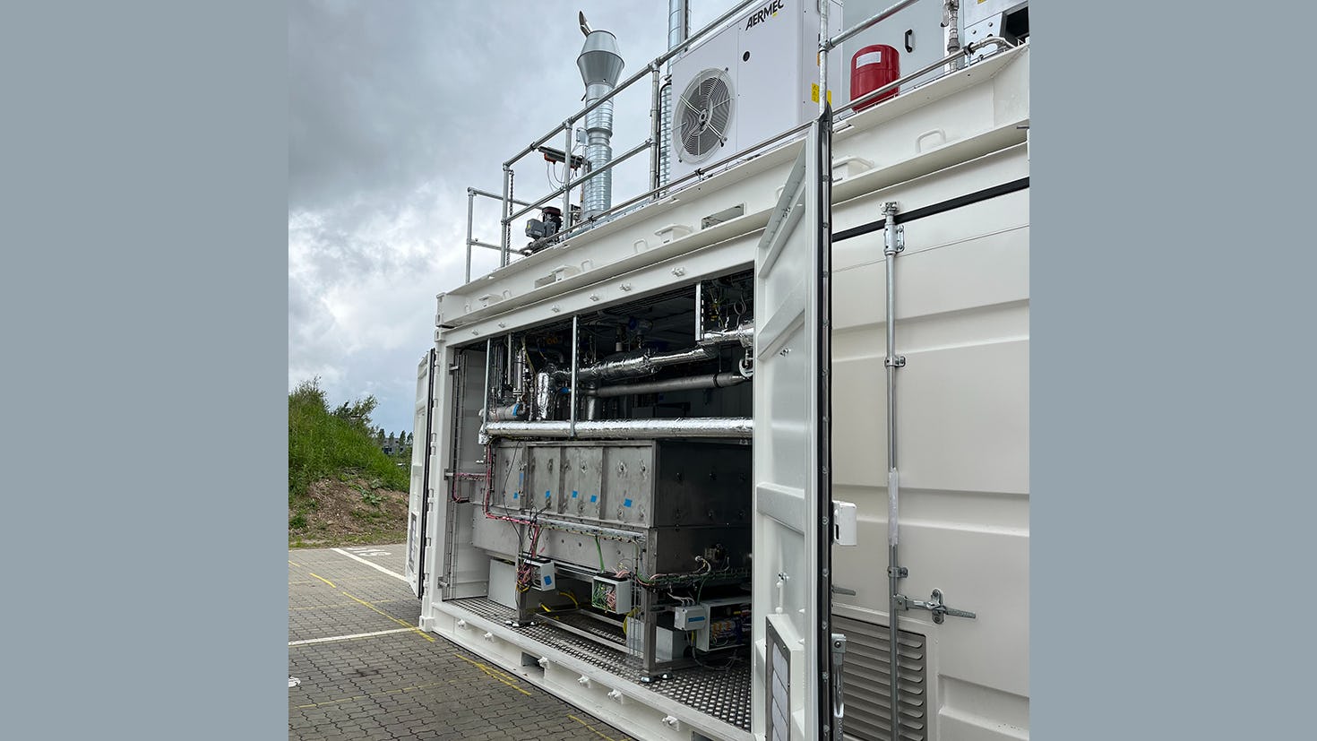 Een volledig gebouwde en operationele solid oxide elektrolyser die momenteel in Denemarken wordt getest voor fabrieksacceptatie.