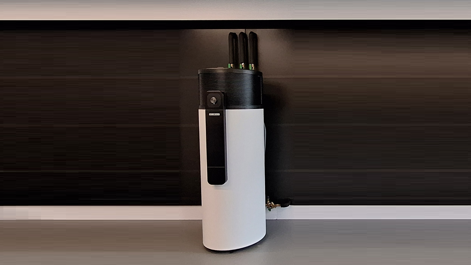 Een ventilatiewarmtepompboiler in de toonzaal bij Stiebel Eltron.