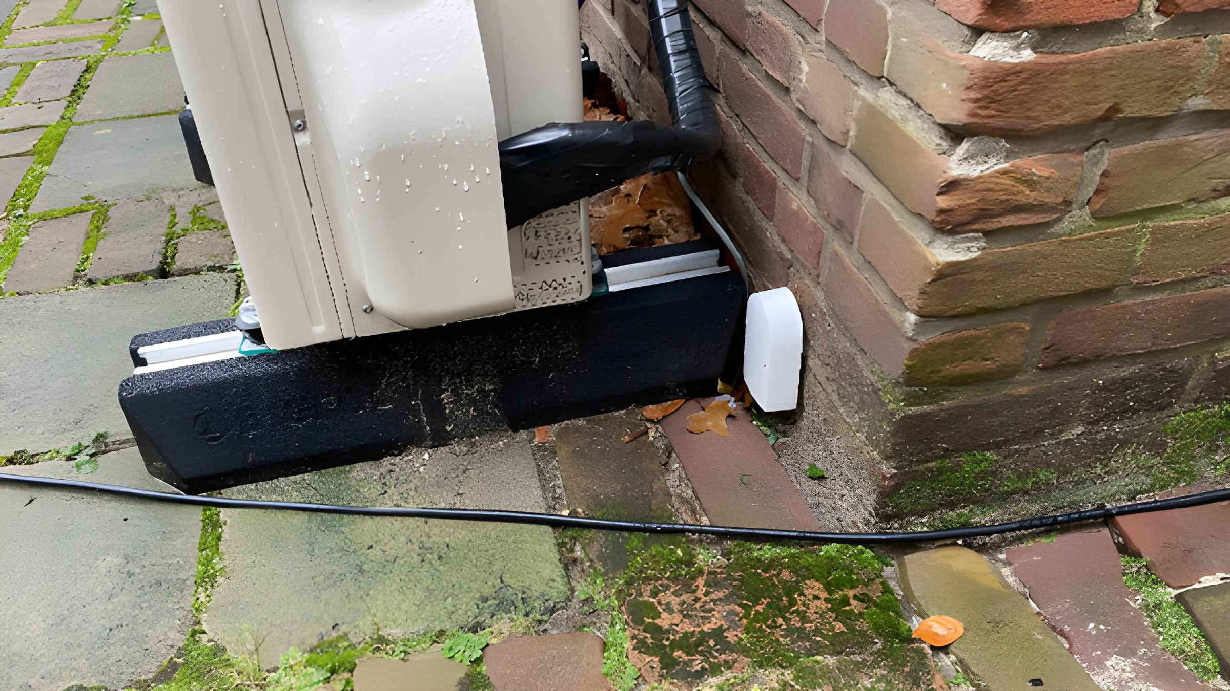 Buitensensor te dicht bij de grond - foto: WarmtepompMeesters.nl 