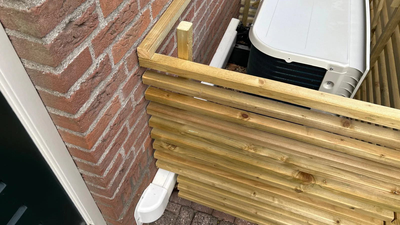 Omkasting warmtepomp - foto WarmtepompMeesters.nl 