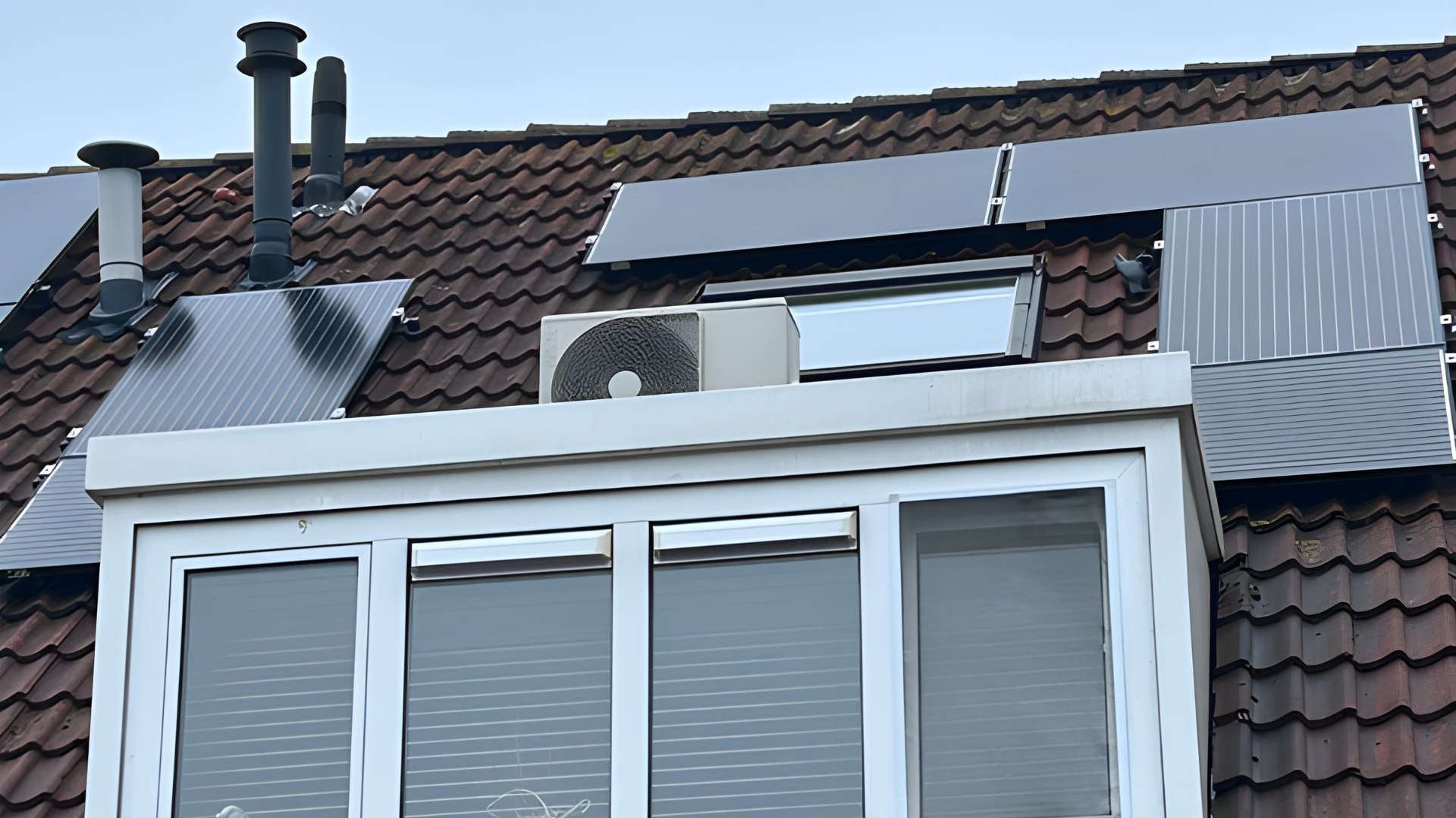 Opstelling op dakkapel - foto: WarmtepompMeesters.nl 