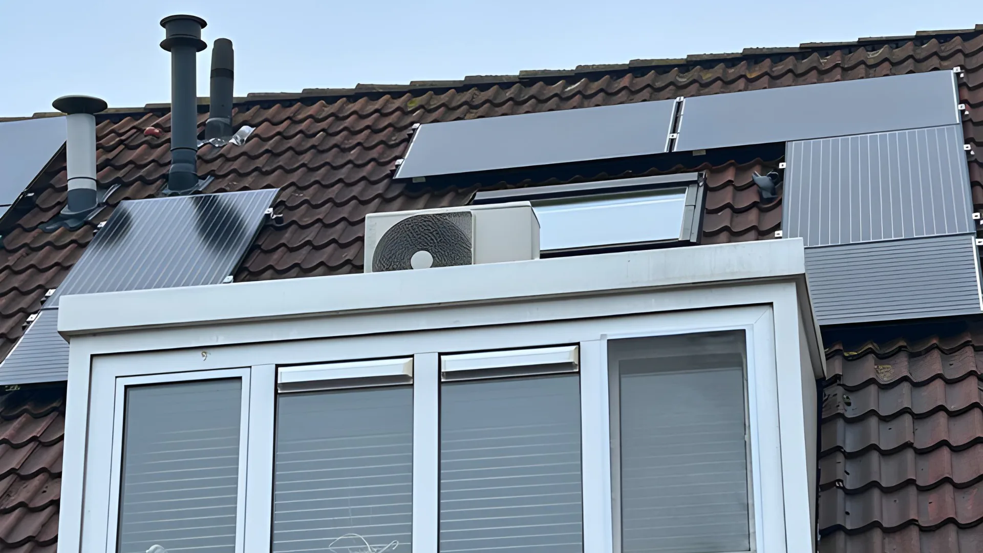 Opstelling op dakkapel - foto: WarmtepompMeesters.nl