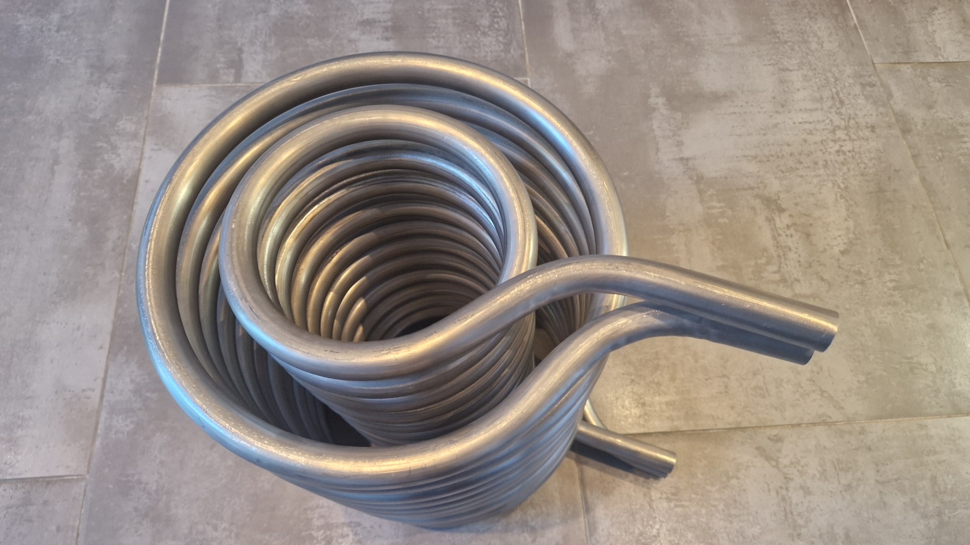 De dubbelgewonden warmtewisselaar is het hart van de Reveko boiler - beeld: Duklitech