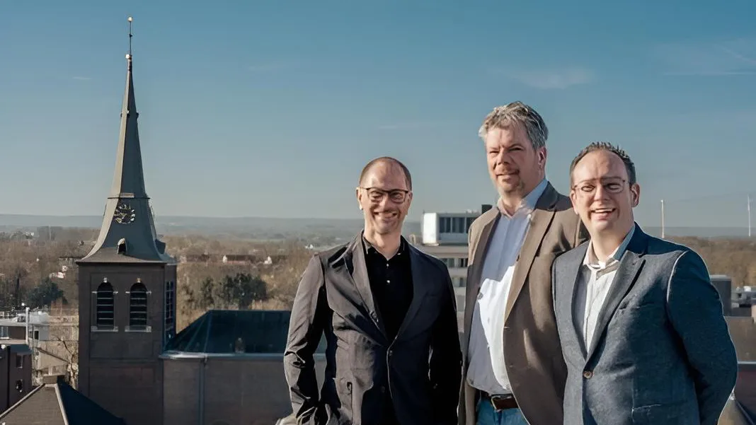 Vlnr,: Erwin Berendsen (Group Commercial Director Hanab), Frank Verbruggen (Directeur Regio Zuid Hanab Installation Technology) en Luc Ploum (Directeur A. Ploem & Zn.)