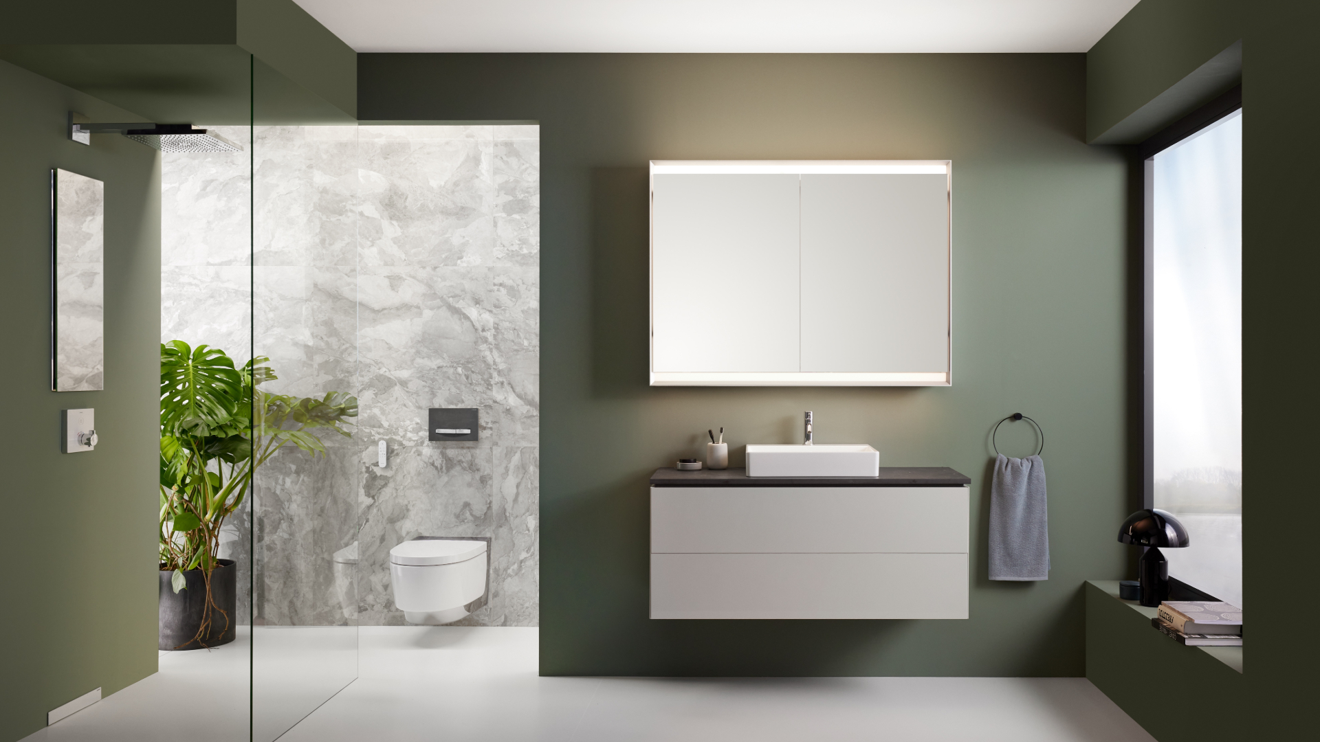 Geberit AquaClean Mera Comfort douche-wc in badkamer - beeld: Geberit