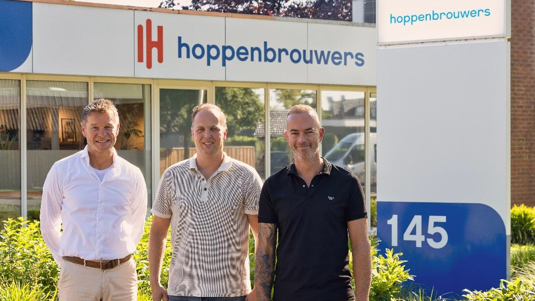 Vlnr: Bas Ceelen (overname en integratiedirecteur), Paul Peet (vestigingsleider Hoppenbrouwers Hoogeveen) Bert Beugelink (Totaaltechniek Beugelink) 
