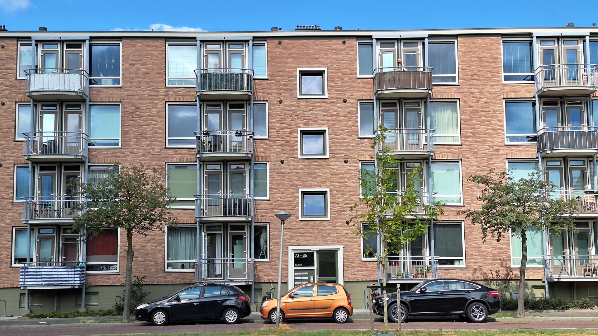 Vierlaagse portiekflats in Delft - foto: Margo van Voskuilen