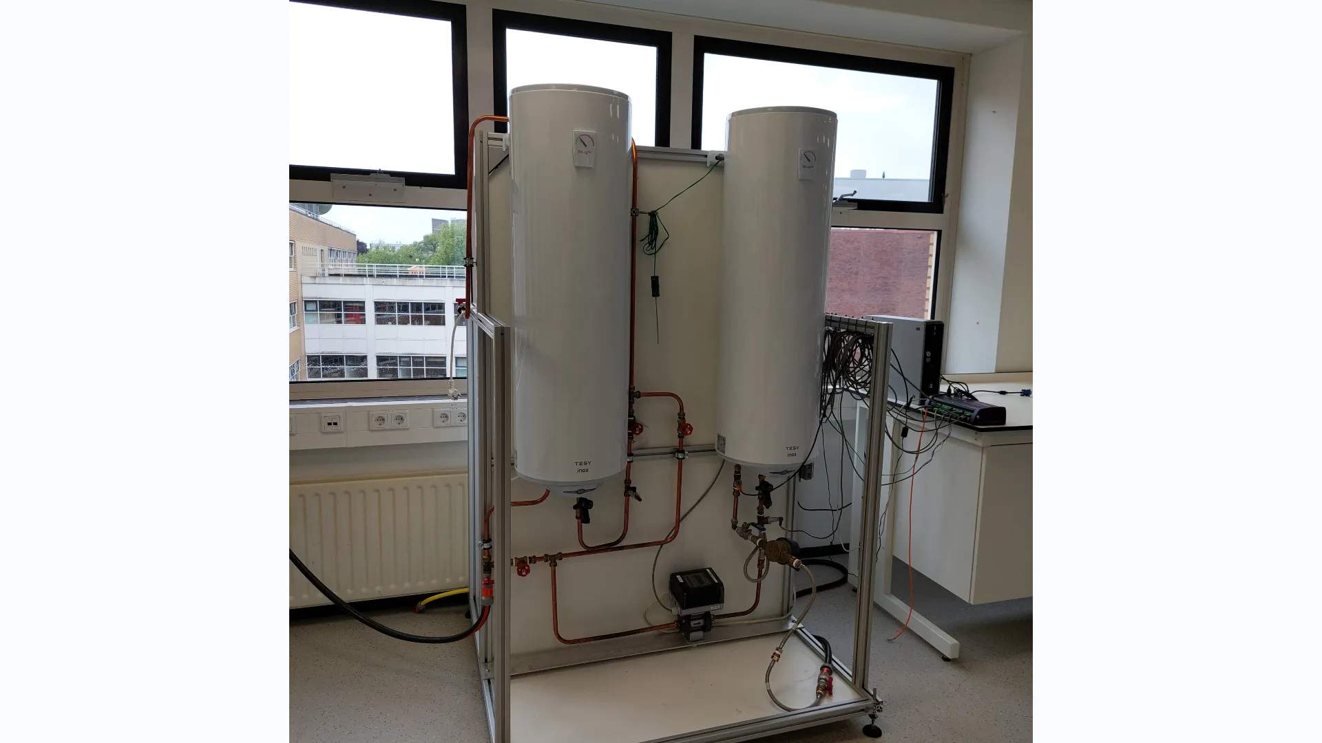 Testopstelling voor de e-boilers in de aardehuizen in Olst - foto: Marion de Graaff